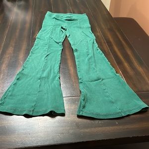 Women’s Out from Under medium ribbed knit flare leg pants.